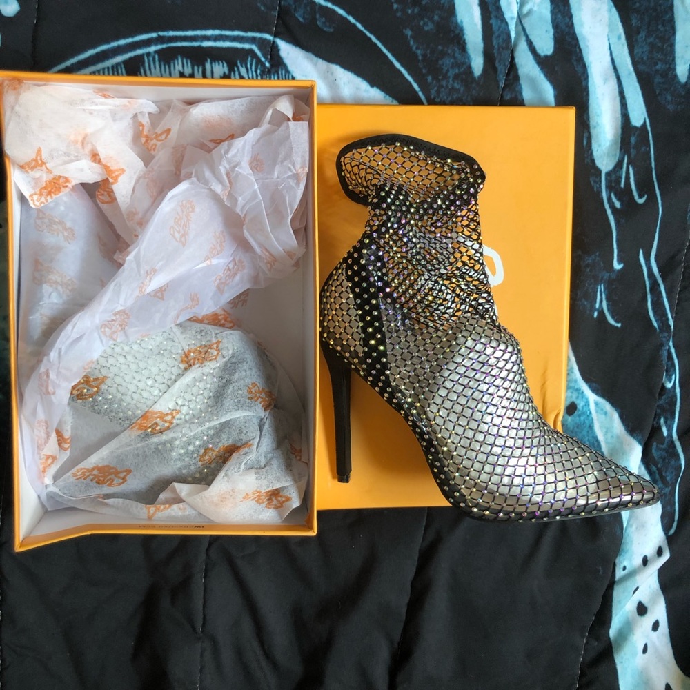 New sz 9 w/box Public Desire Diamond Fishnet Heels
